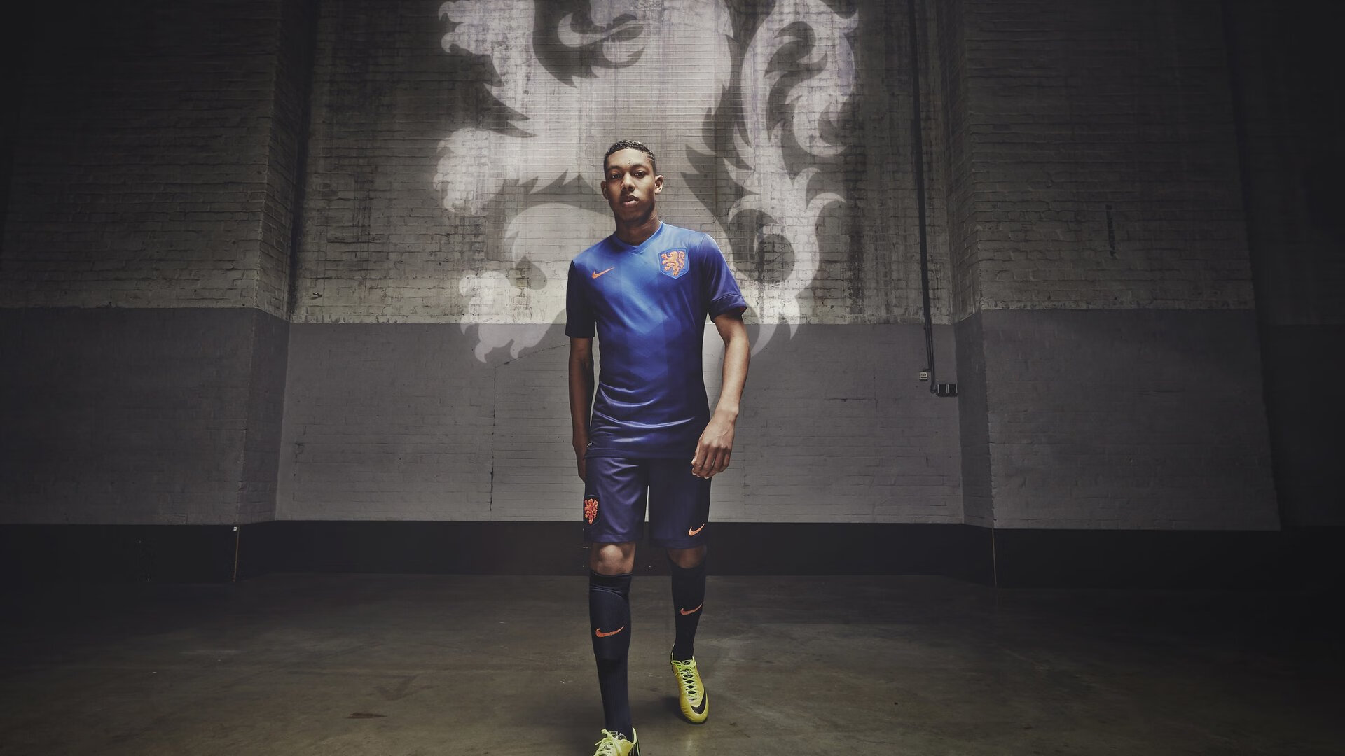 意甲焦点战之夜，凯恩末节接管比赛，诠释何为大场面先生