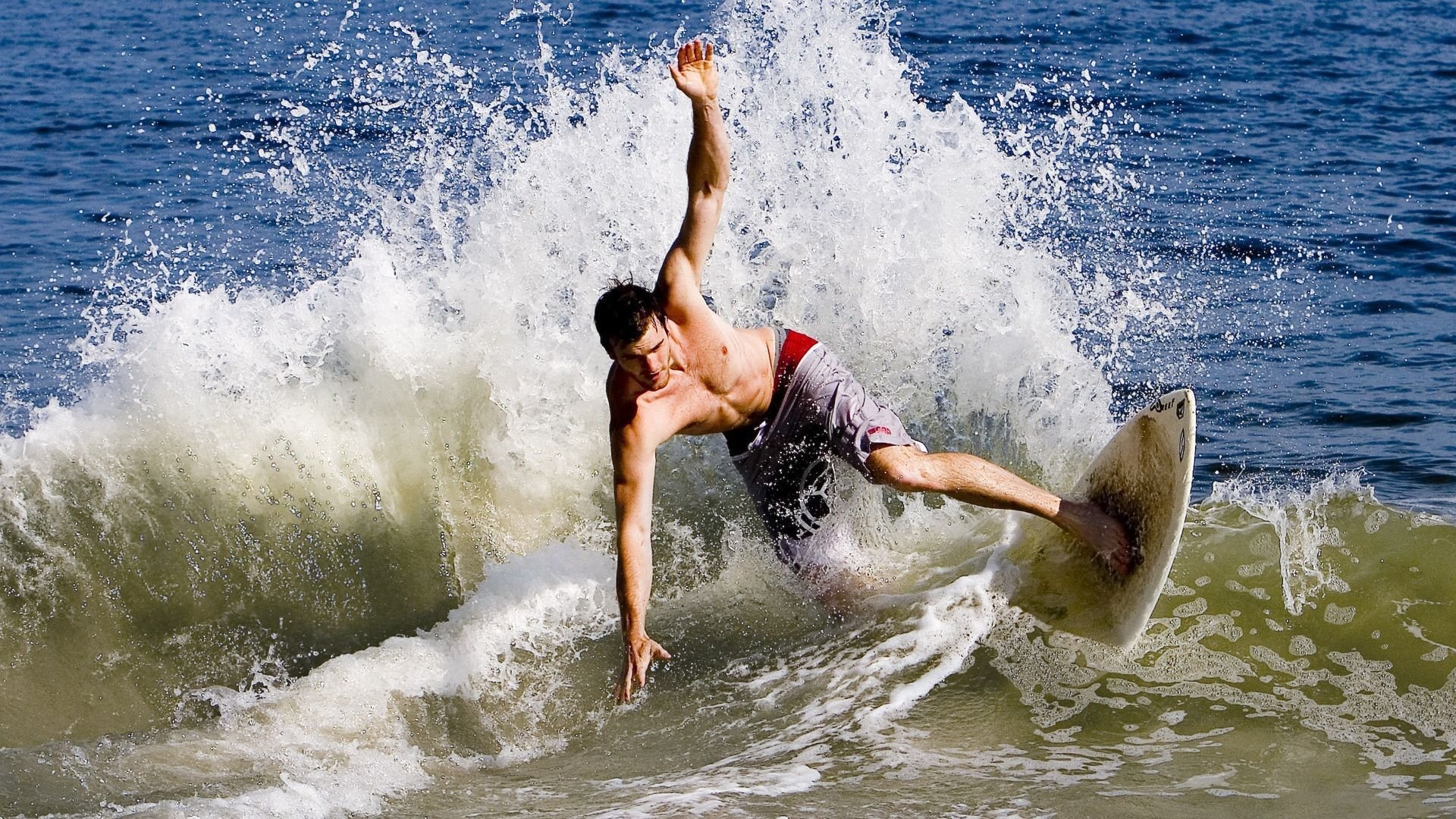 库里稳定输出不掉线,黄蜂翻盘新疆队,当坚韧成为篮球的唯一语言