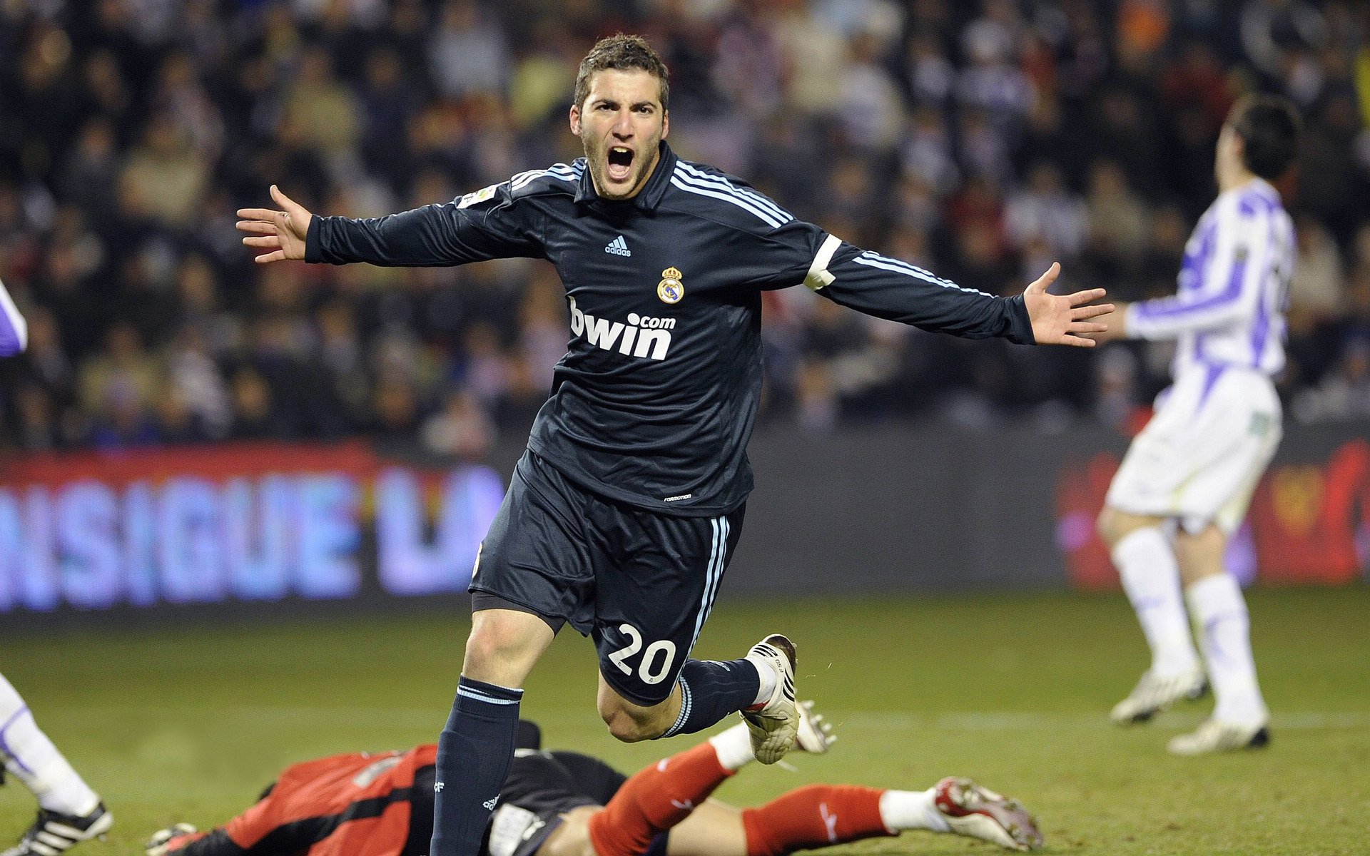 2026世界杯焦点战，塞维利亚加时鏖战，绝境中点燃南美足球新火种